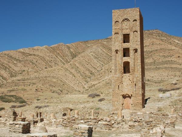 قلعة بني حماد , من التراث القديم